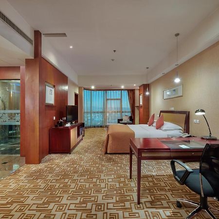 Empark Grand Hotel Kunming Exterior photo