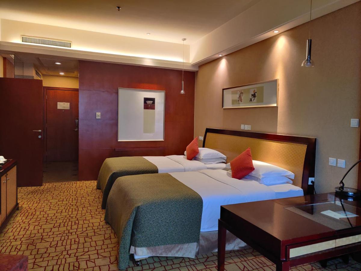 Empark Grand Hotel Kunming Exterior photo
