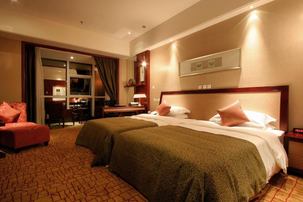 Empark Grand Hotel Kunming Exterior photo