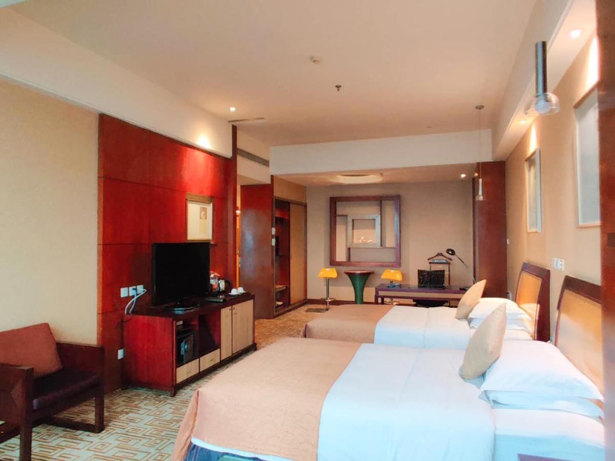Empark Grand Hotel Kunming Exterior photo