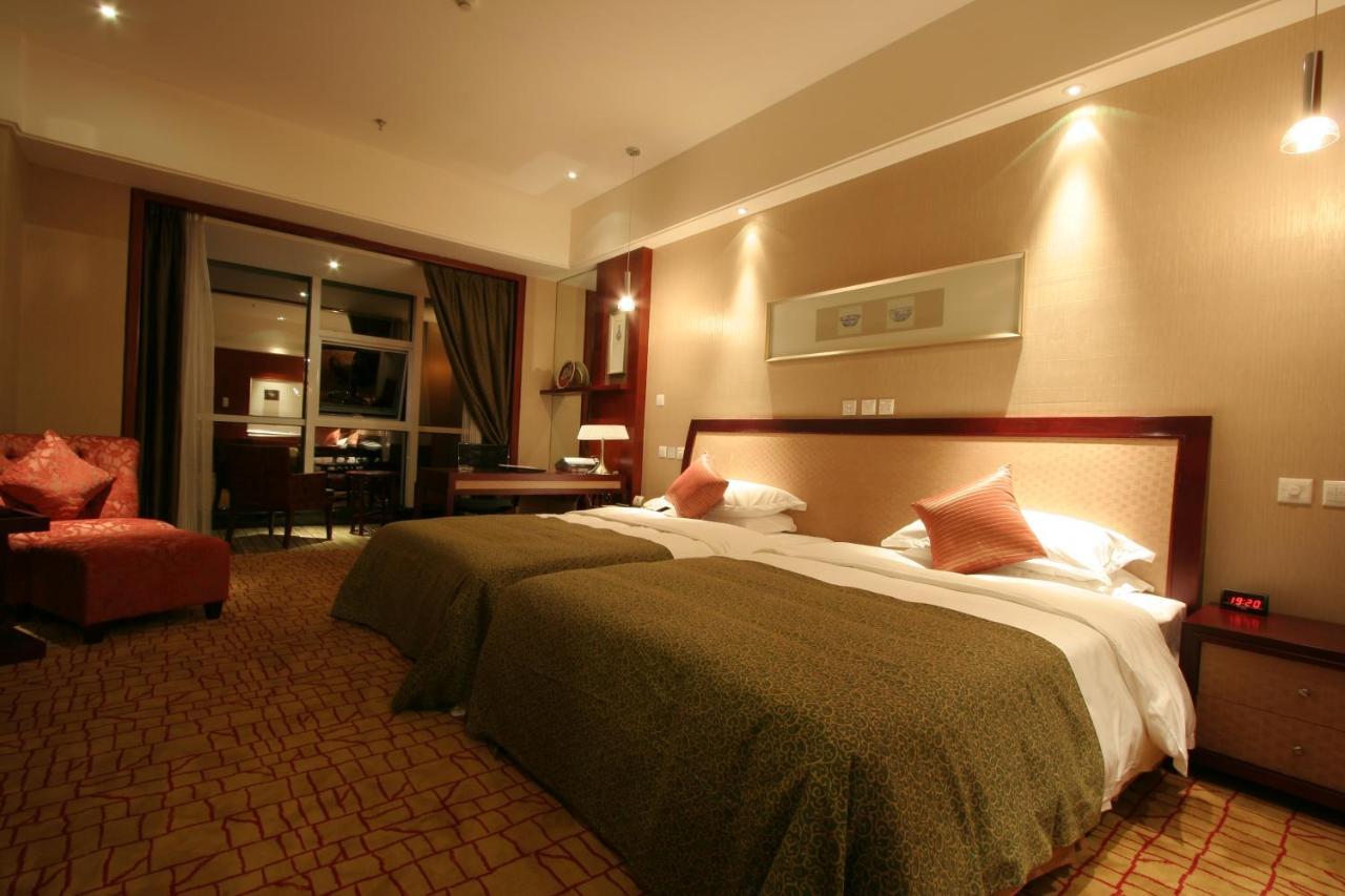 Empark Grand Hotel Kunming Exterior photo